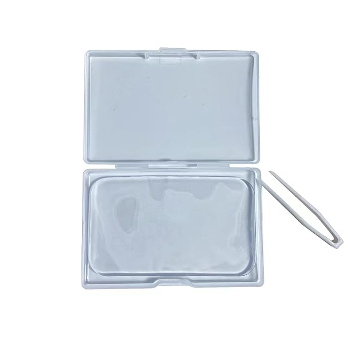 false eyelash adhesive storage box. Portable dust-proof transparent false eyelash storage tool. Suitable for traveling with you. And daily storage of false eyelashes.
