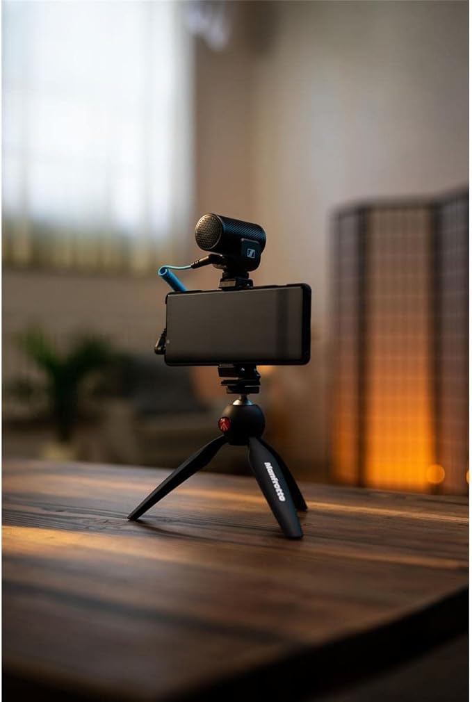 Sennheiser Pro Audio Sennheiser Professional MKE 200 + Mobile Kit, Directional On-Camera Microphone with Smartphone Clamp & Manfrotto PIXI Mini Tripod, 509256, Black