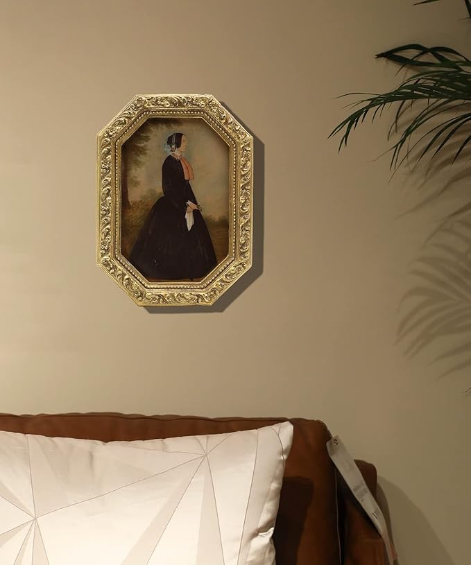 4x6 Vintage Picture Frame, Antique Ornate Gold Octagon Photo Frame, for Tabletop and Wall Display, Decorative Retro Home Decor, Old Fashioned Photo Gallery Art