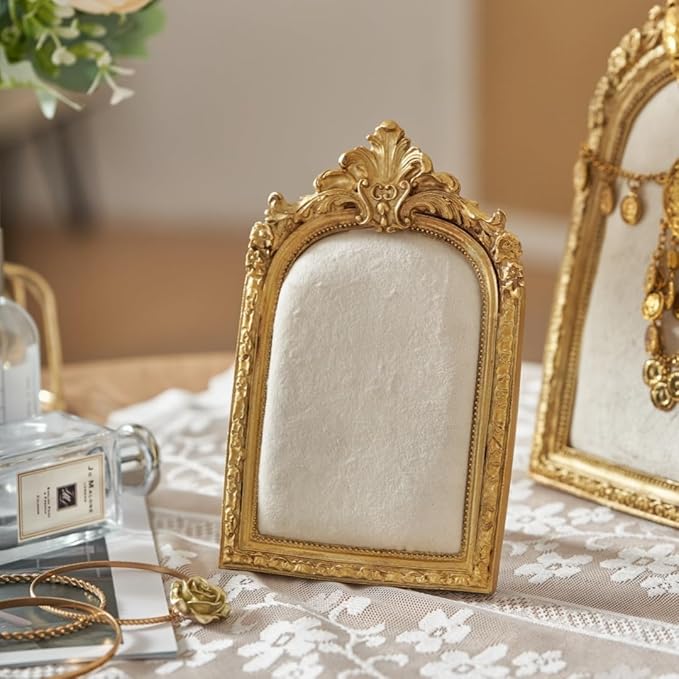 10.4"*7" gold Jewelry Display Stand Photo Frame, Resin Vintage Earring Stand, Velvet Necklace Storage Stand, Elegant Decoration for Jewelry and Collectibles-1pack