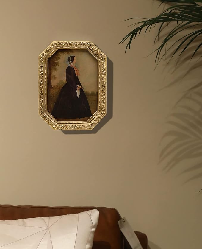 5x7 Vintage Picture Frame, Antique Ornate Gold Octagon Photo Frame, for Tabletop and Wall Display, Decorative Retro Home Decor, Old Fashioned Photo Gallery Art