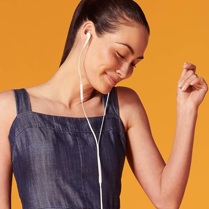 Belkin SoundForm Headphones - Wired In-Ear Earphones With Microphone - Wired Earbuds For iPad Mini, Galaxy & More With USB-C Connector (USB-C Headphones) (White)