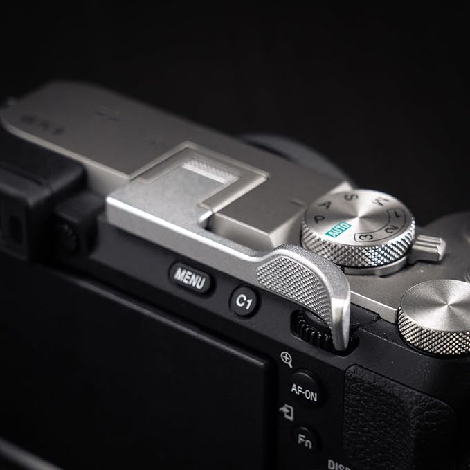 Metal Thumb Up Grip for Sony A7C2 A7CR Alpha 7C2R 7C2 Camera, Hot Shoe Thumb Rest Support Grip ，Exclusive Vintage Anti-Slip Pattern, Enhance The camera's Grip Feel (Silver)