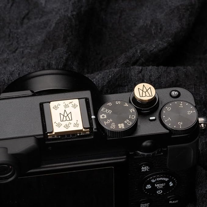 Crown Pattern Camera hot Shoe Cover for Fujifilm X100VI XT4 XT30 XE3 X-T30 X-T20 for Nikon ZF Z7 Z5 Z6 Z50 Z30 (Copper Alloy-Set02)