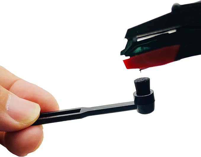 Turntable Stylus Cleaning Brush, Carbon-fiber Anti-static Vinyl Record Stylus Cleaner Brush to Remove Dirt and Dust for Record Needles