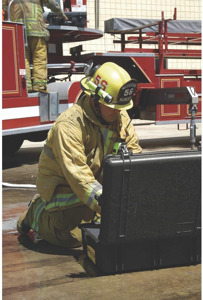 Pelican 1560 Case With Foam (Black)