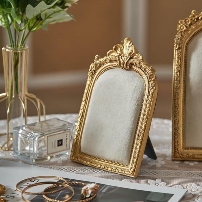 10.4"*7" gold Jewelry Display Stand Photo Frame, Resin Vintage Earring Stand, Velvet Necklace Storage Stand, Elegant Decoration for Jewelry and Collectibles-1pack