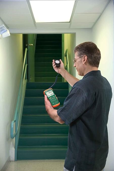 Extech EA33 EasyView Light Meter with Memory - Non-Contact Illuminance Meter, 0.001 Fc / 0.01 Lux Resolution, 5 Ranges (up to 99,990 Fc / 999,900 Lux), Data Logging