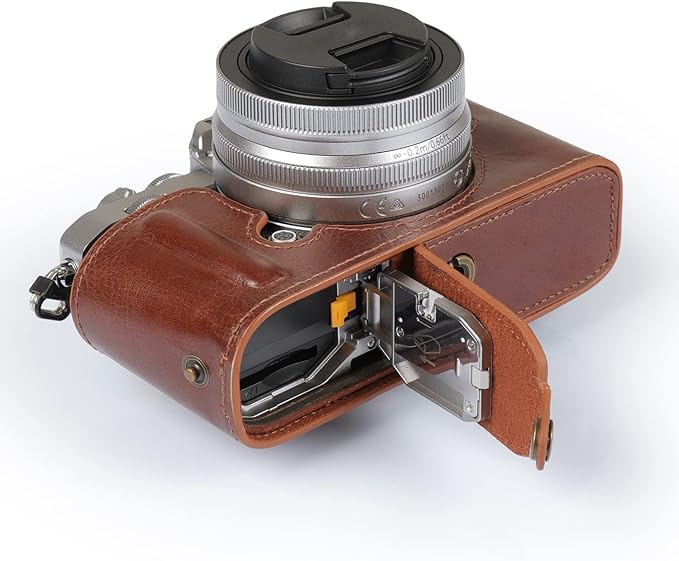 MegaGear MG2016 Ever Ready Genuine Leather Camera Half Case Compatible with Nikon Z fc (Brown)