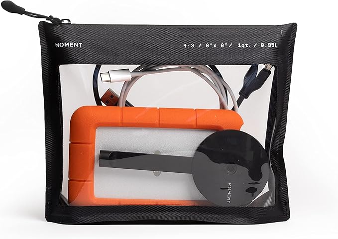 Moment Clear Reusable Travel Film Pouch (1L) - Waterresistant to Carry 35mm and 120 film.