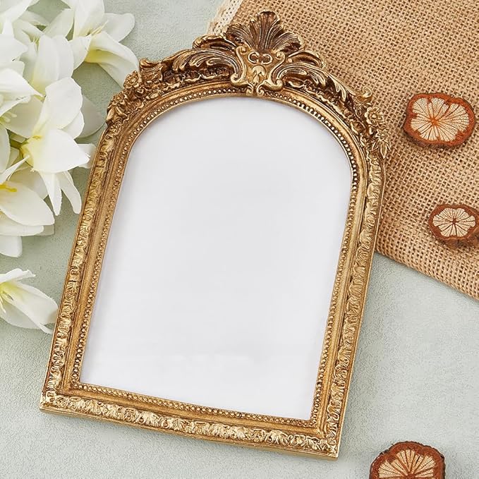 GORGECRAFT Small Vintage Picture Frame Retro Resin Antique Gold Photo Frame with Hooks and Easel Stand for Wall Hanging or Tabletop Display Ornate Photo Gallery Art Home Holiday Decor 8.8 x 5.5 Inch