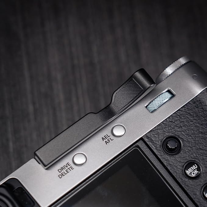 Metal Thumb Up Grip for Fujifilm Fuji X100VI Camera, Hot Shoe Thumb Rest Support Grip ，Exclusive Vintage Anti-Slip Pattern, Enhance The camera's Grip Feel (Black)