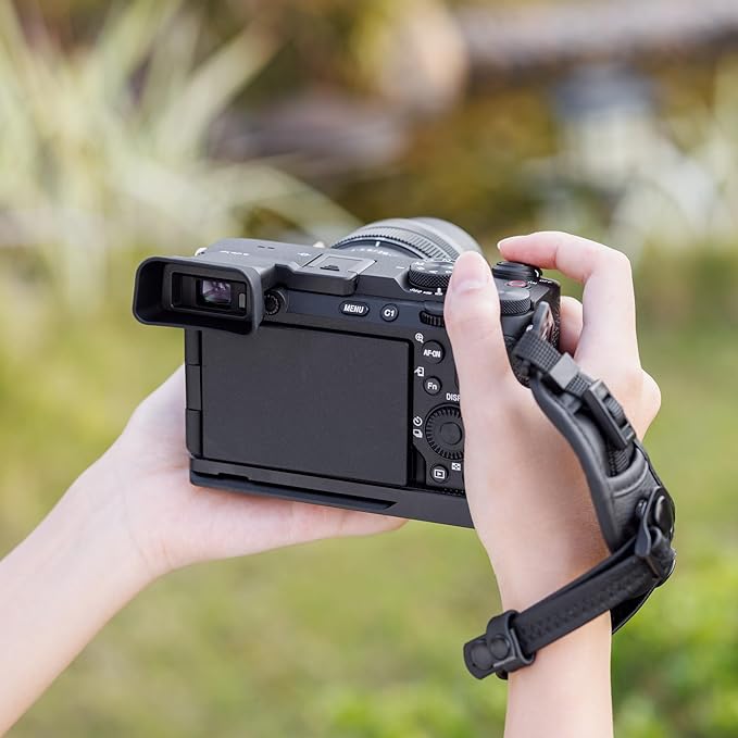 A7CII A7CR Eyecup Eyepiece, Soft Silicon Extended Camera Eye Cup Viewfinder Special Designed for Sony Alpha A7CII A7CR Camera(Not Fits A7C), Not Scratch The Camera Body & Not Affect The Use of Screen