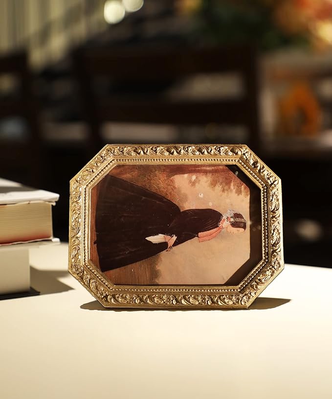 4x6 Vintage Picture Frame, Antique Ornate Gold Octagon Photo Frame, for Tabletop and Wall Display, Decorative Retro Home Decor, Old Fashioned Photo Gallery Art