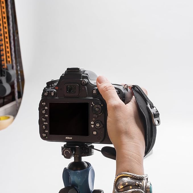 Peak Design Clutch Camera Hand Strap, Compatible with Any DSLR or SLR Body, Small, Sleek and Durable, Quick Release, Adjustment and Connection, Camera Straps for Photographers, 200 lb Capacity