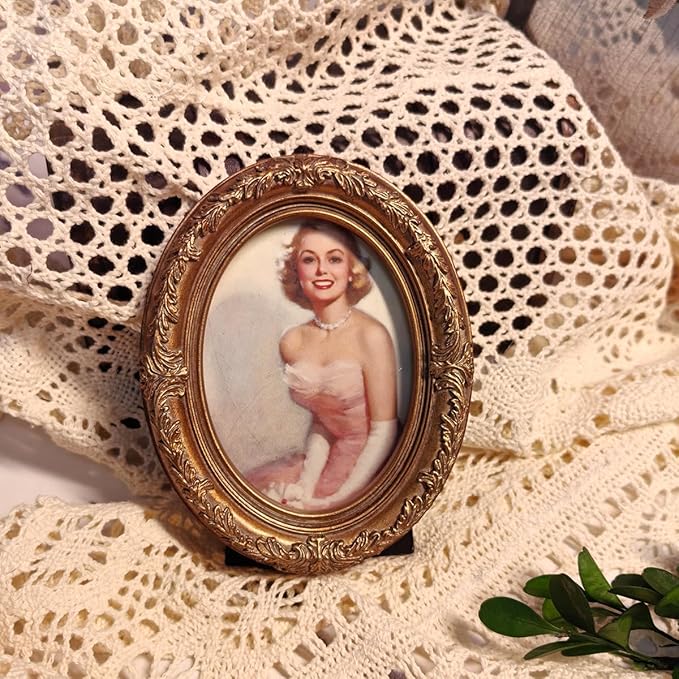 Vintage Oval Picture Frame,Classic Ornamental Photo Frame Antique Frame with Intricate Carvings,Tabletop Display and Wall Mount,Real Glass Front,Old-Fashion (Bronze Gold, 2.5x3.5)