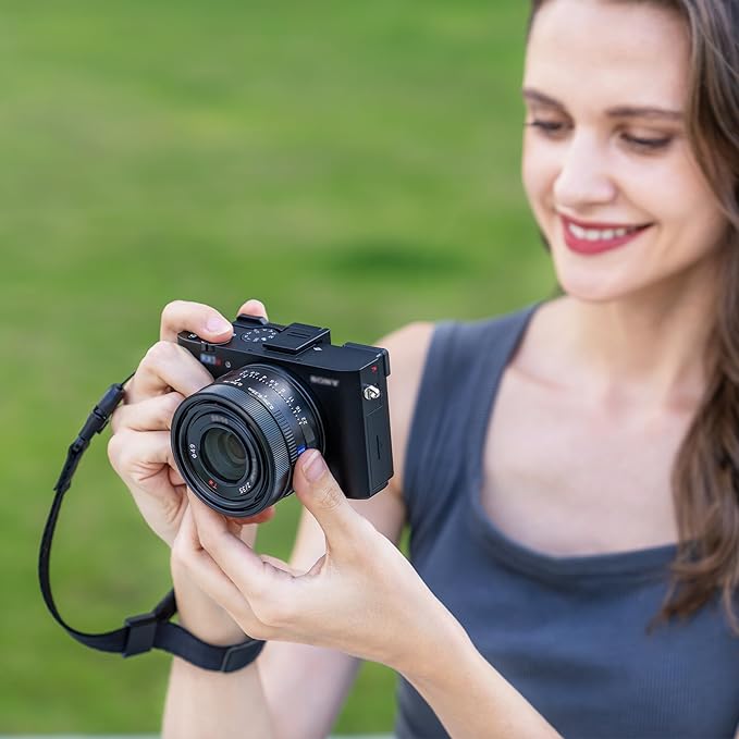 Metal RX1R III Thumb Grip Replaces Sony TG-2 TG2, 90° Foldable Thumb Up Grip for Sony RX1RIII RX1R Mark III RX1R3 Camera, Hot Shoe Full-Coverage Thumb Rest Support Holder Not Affect The Use of Dial