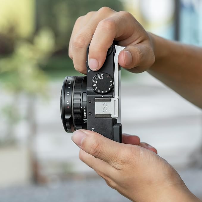 D-LUX8 DLUX8 Thumb Up Grip, Aluminum Alloy Thumb Grip for Leica D-LUX8, with Hot Shoe Cover Protector Thumb Rest Support Holder, Not Affect The Use of D-LUX8 Camera Buttons, D-LUX 8 Accessories-Silver
