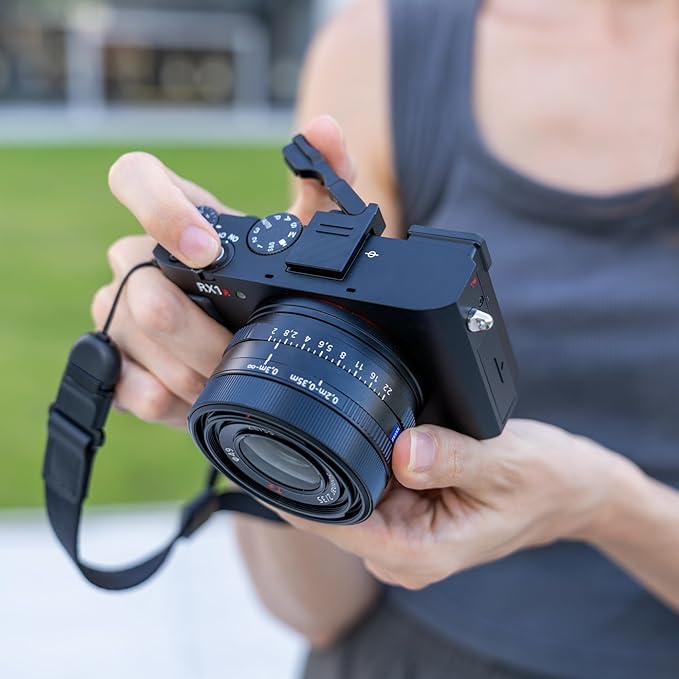 Metal RX1R III Thumb Grip Replaces Sony TG-2 TG2, 90° Foldable Thumb Up Grip for Sony RX1RIII RX1R Mark III RX1R3 Camera, Hot Shoe Full-Coverage Thumb Rest Support Holder Not Affect The Use of Dial