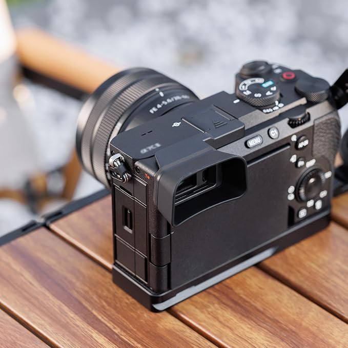 A7CII A7CR Eyecup Eyepiece, Soft Silicon Extended Camera Eye Cup Viewfinder Special Designed for Sony Alpha A7CII A7CR Camera(Not Fits A7C), Not Scratch The Camera Body & Not Affect The Use of Screen