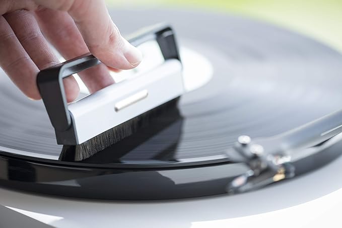Pro-Ject Audio Systems Brush It, Antistatic Carbon Fiber Record Brush