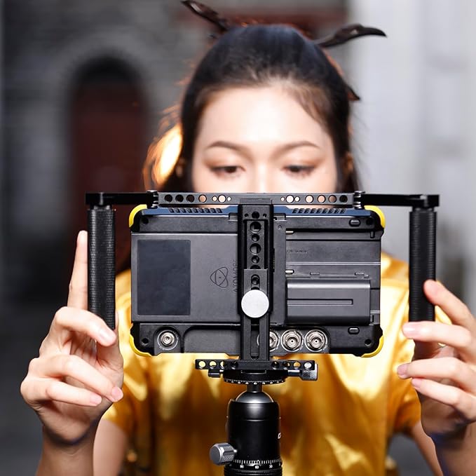 NICEYRIG Directors' Monitor Cage for LCD Monitor 5’’ to 7’’ Wireless Monitoring, Comfortabl Handheld Shooting Kit with Adjustable Handles, 1/4'' & 3/8'' Thread for Camera Accessories - 575