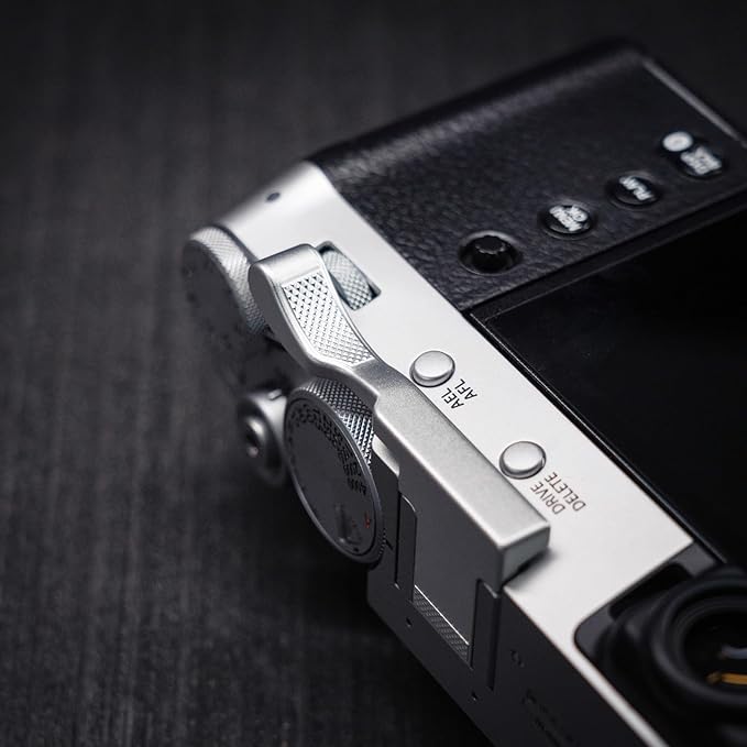 Metal Thumb Up Grip for Fujifilm Fuji X100VI Camera, Hot Shoe Thumb Rest Support Grip ，Exclusive Vintage Anti-Slip Pattern, Enhance The camera's Grip Feel (Silver)