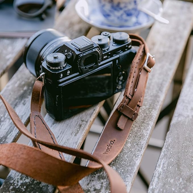 hecho. Brown Leather Camera Strap - Handmade & Fair Trade (Adjustable Leather Shoulder Strap compatible with Canon, Nikon, Sony Fujifilm, Kodak, Olympus and more, Camera Sling for Men & Women)
