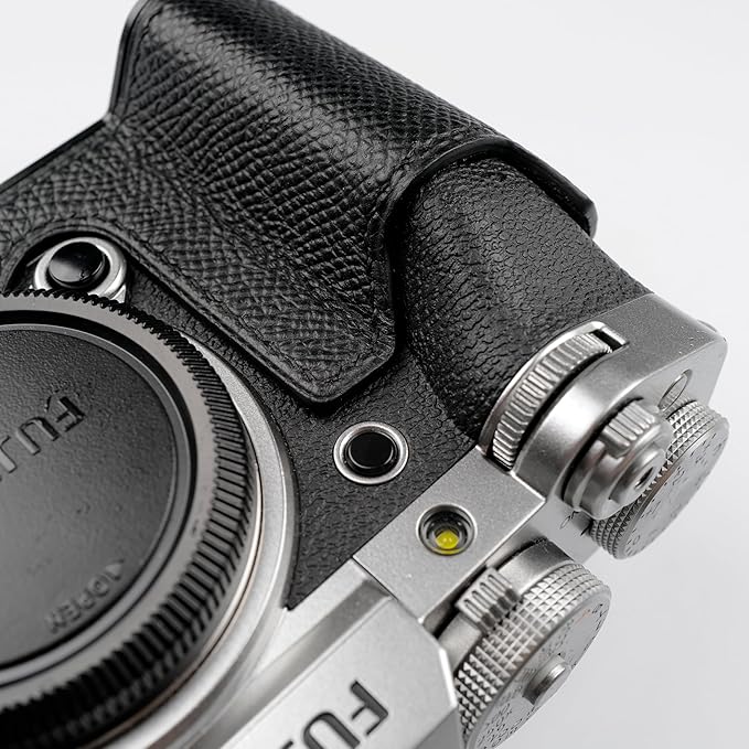 Uchandmade Handmade Genuine Leather Camera Half Case for Fuji X-T5 /Fuji X-T5 Camera Case/Fuji X-T5 Case - Top Layer Cowhide Body + Hand sewn saddle stitch + Metal Base Plate (Black)