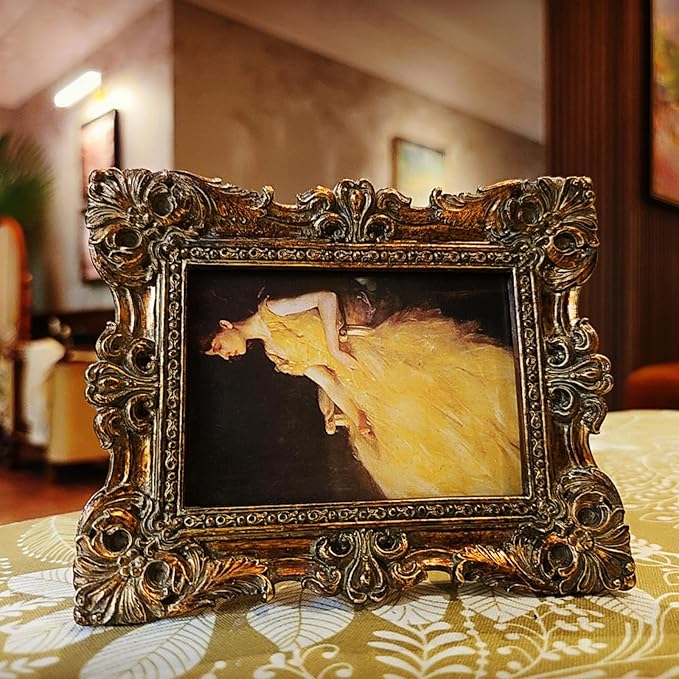 CISOO 2.5x3.5 Vintage Small Picture Frame, Antique Ornate Bronze Gold Wallet Size Photo Frame, for Table Top and Wall Display, Decorative Floral Design Retro Home Decor, Photo Gallery Art