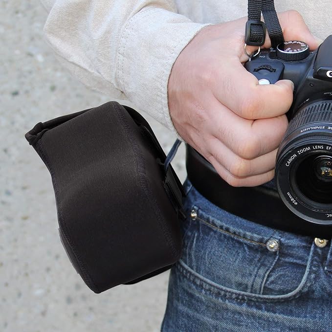 USA Gear Compact Mirrorless & DSLR Camera Sleeve - Lens Attached (Zoom) - Neoprene, Belt Loop Pocket - Fits Small Cameras up to 6.25 x 3 x 8.5 in - Compatible with Canon Sony Nikon Fujifilm