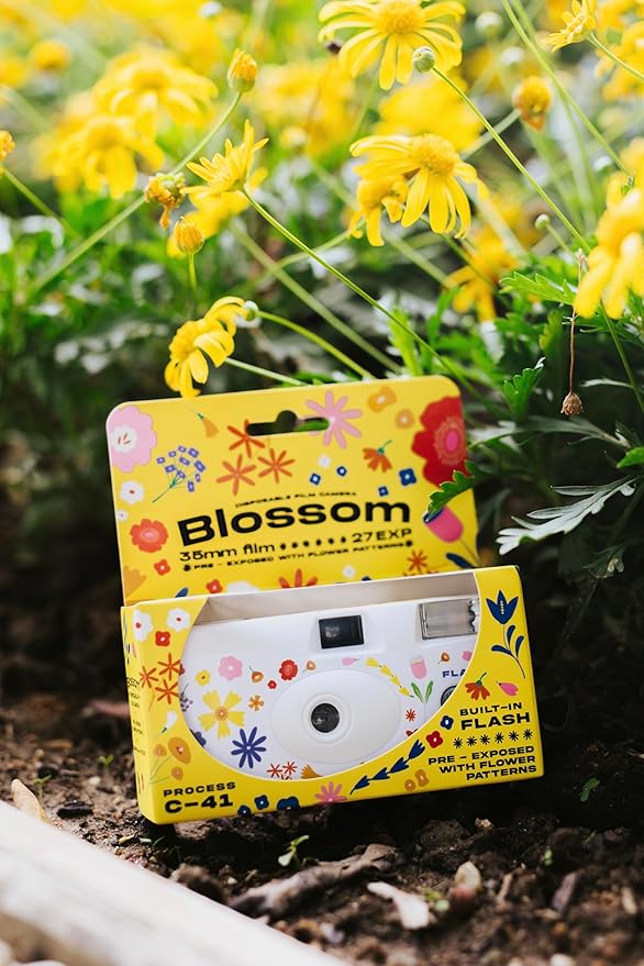 Retocolor Blossom 400 35mm Disposable Film Camera 27EXP, ISO400, Color Negative Film, Focus Free, Easy to Use, Built in Flash, Single Use (Film and Battery Included) (Blossom)